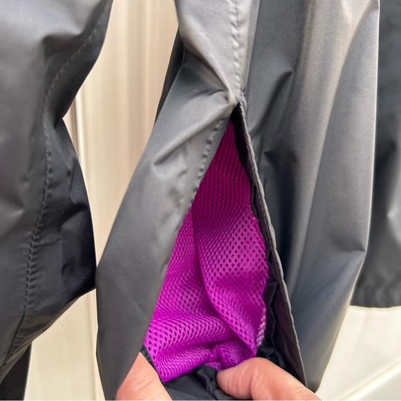 The North Face Hyvent Hooded Windbreaker | Girls XL Size 18 - Picture 6 of 11